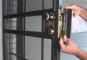 ¿Qué tipo de protectores de seguridad debes instalar en tus puertas acorazadas?