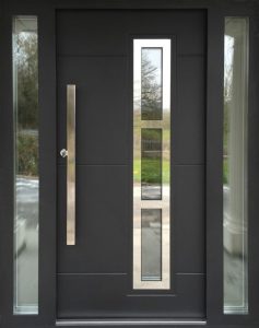 ¿Qué criterios se deben considerar para comprar puertas exteriores?