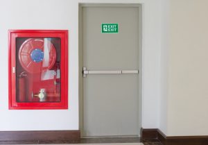 ¿Qué son las puertas cortafuegos?